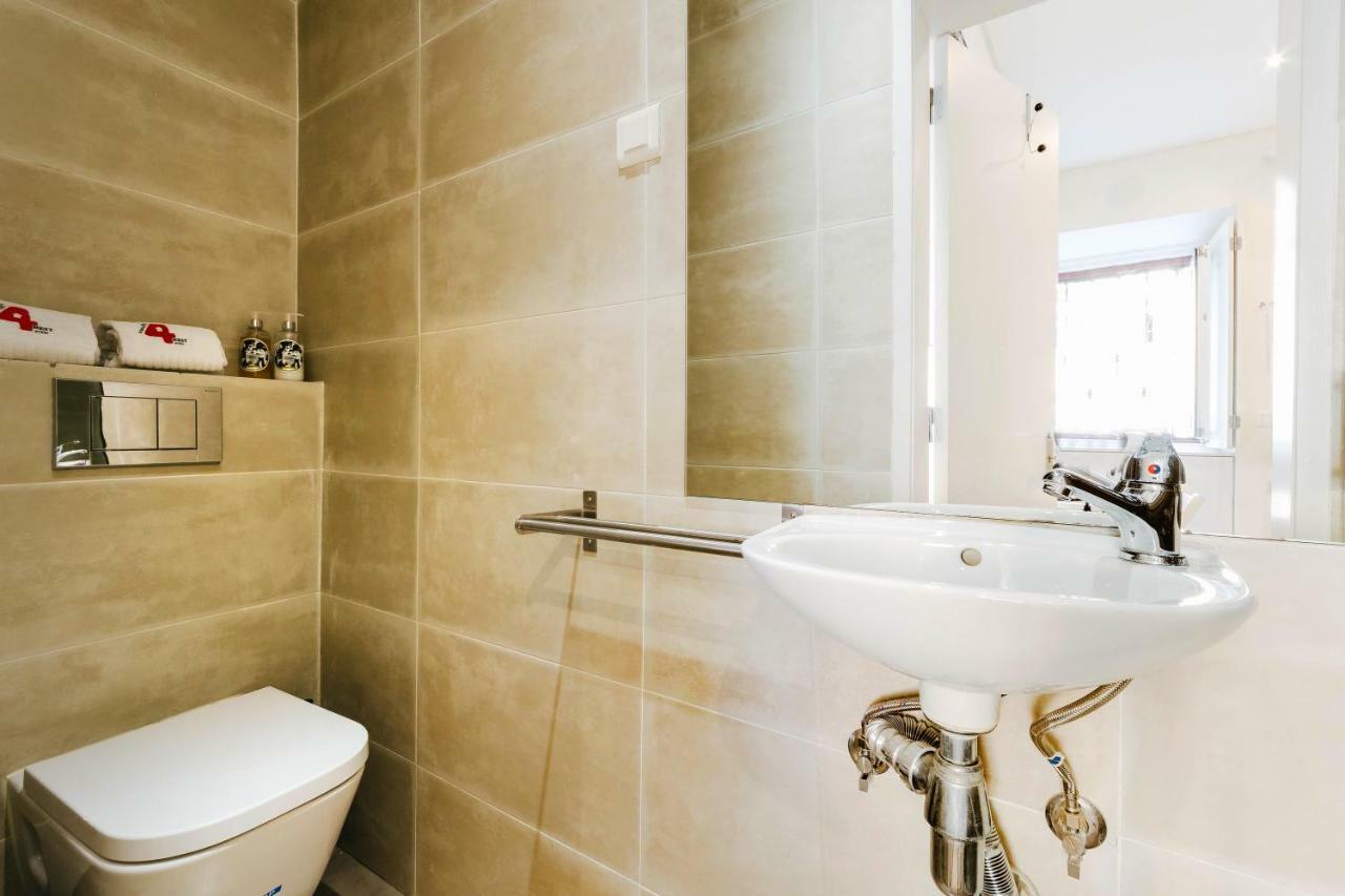 Rent4Rest Lisbon Downtown Tiny Studio Apartments ภายนอก รูปภาพ